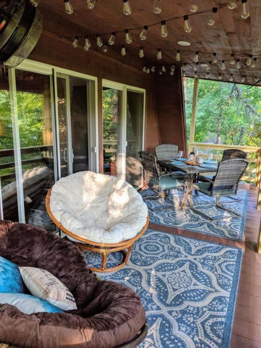 Rustic Luxurious A-Frame with Jacuzzi Fast Internet view 4