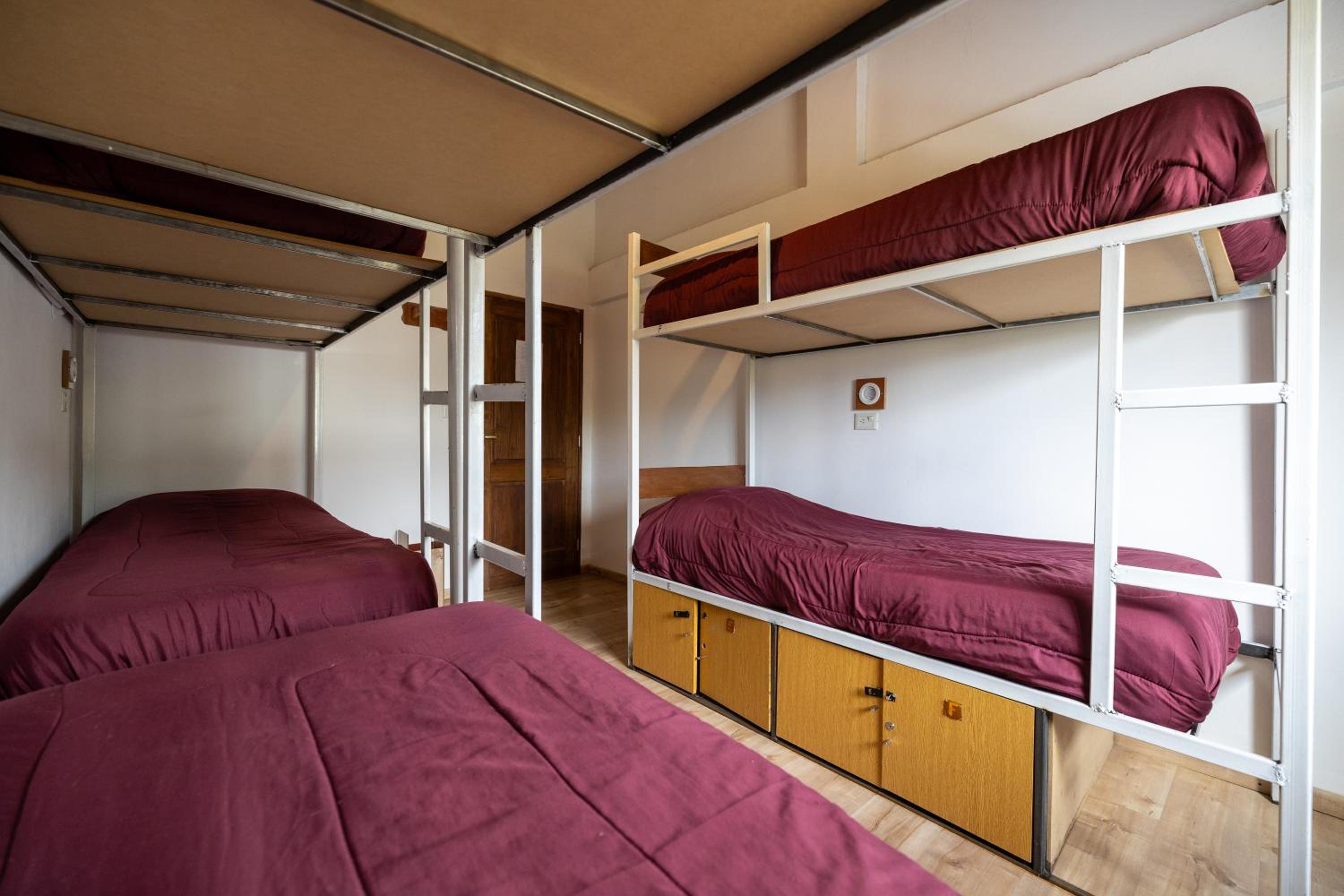 Mistico Hostel 23