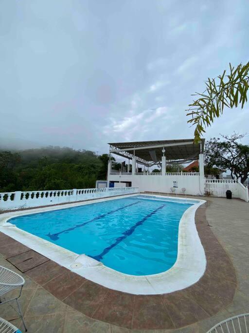 Casa Familiar en Ricaurte con Piscina Privada