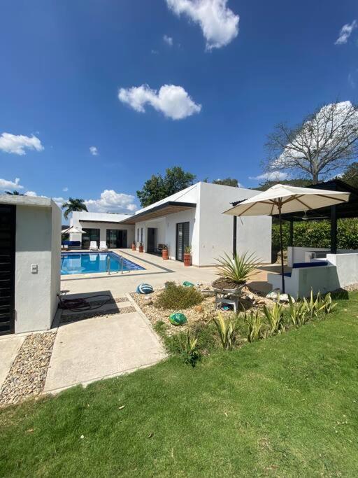 Casa Familiar en Ricaurte con Piscina Privada