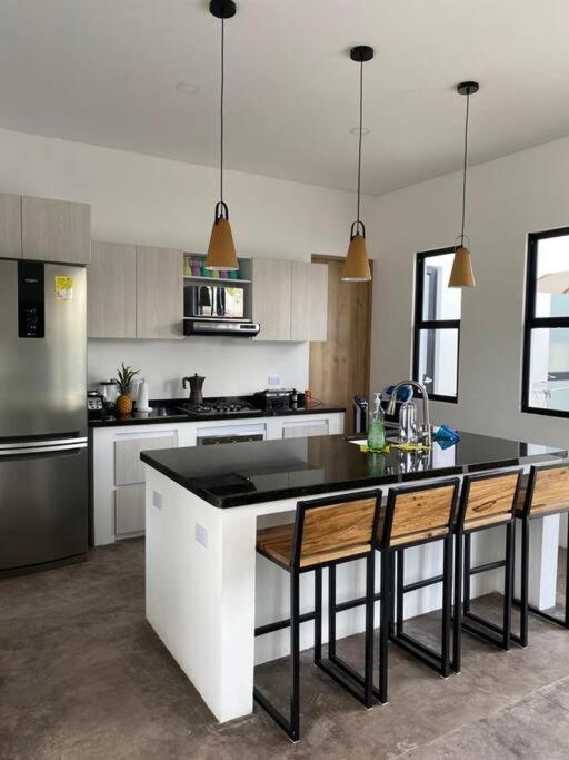 Casa Familiar en Ricaurte con Piscina Privada