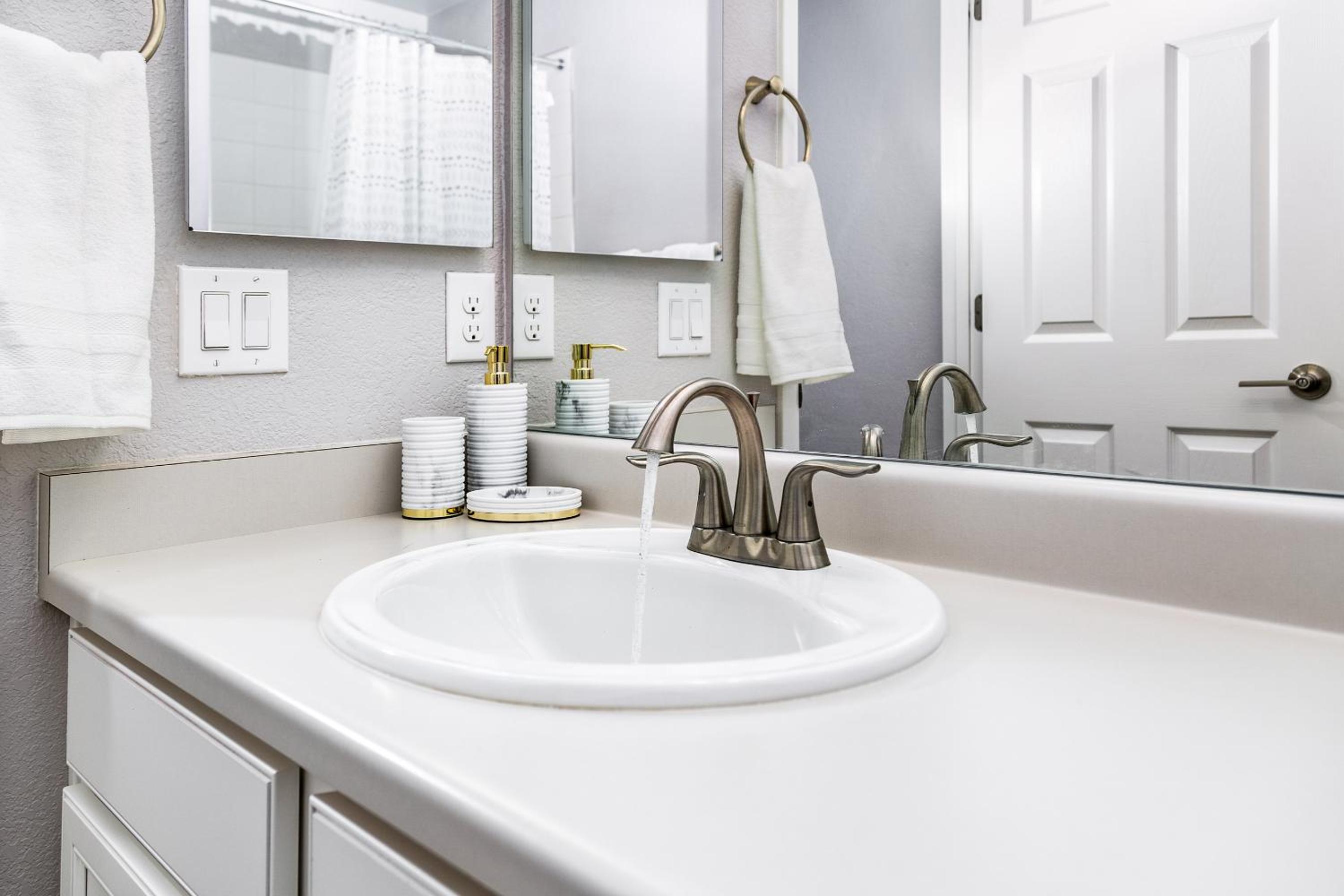 Modern Townhouse for 6 in Denver, Great Amenities view 2