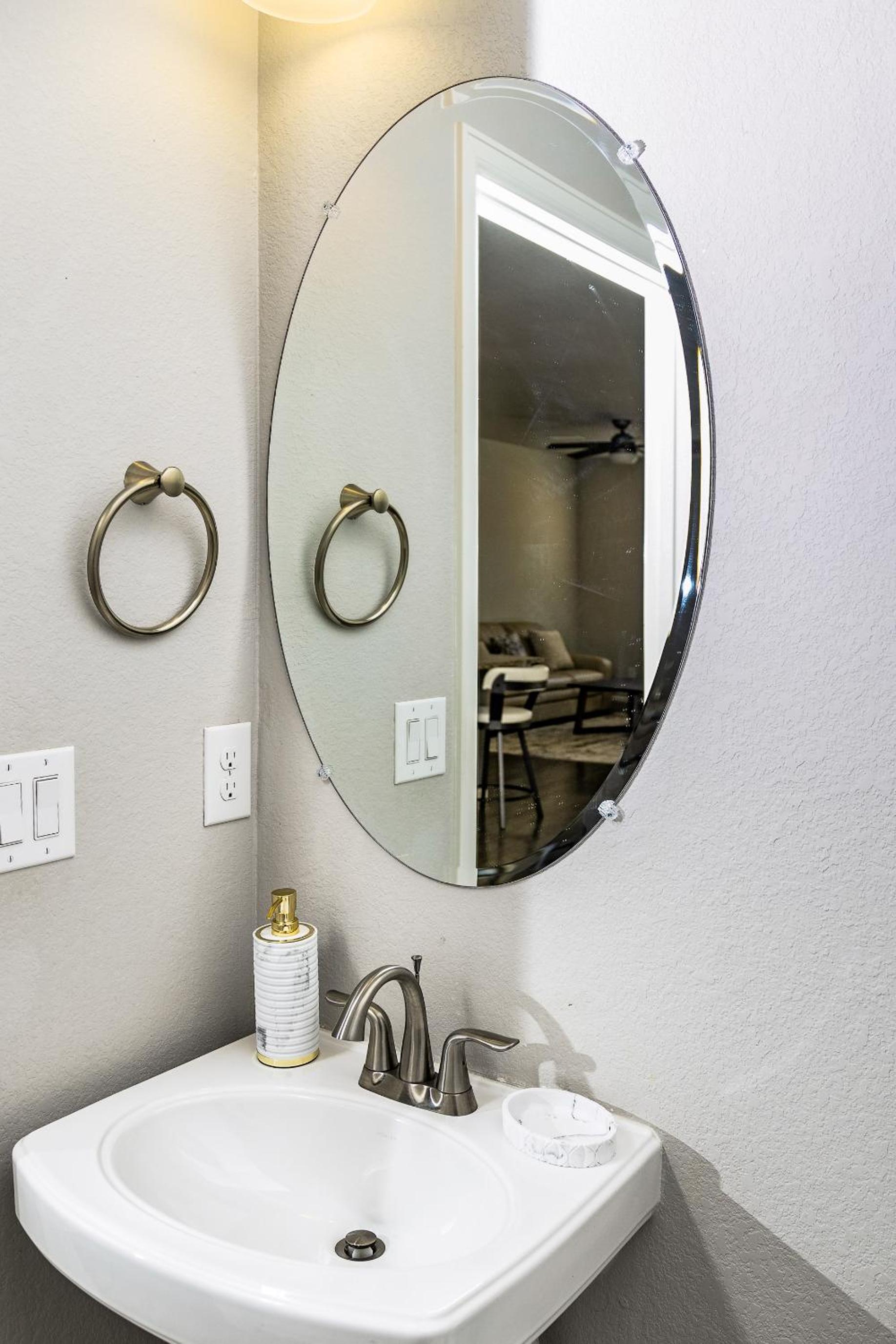 Modern Townhouse for 6 in Denver, Great Amenities view 4
