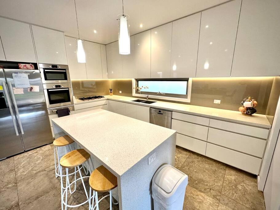 Luxury Bayside Townhouse with Pool and Spa