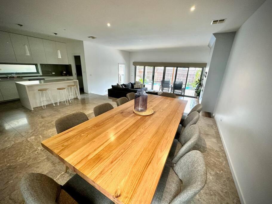 Luxury Bayside Townhouse with Pool and Spa