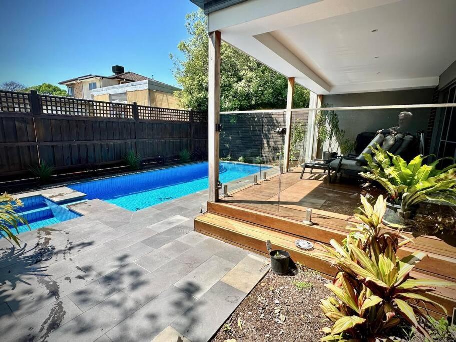 Luxury Bayside Townhouse with Pool and Spa