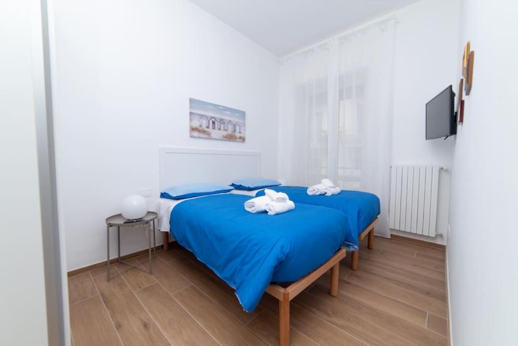Riverside apartment with private parking