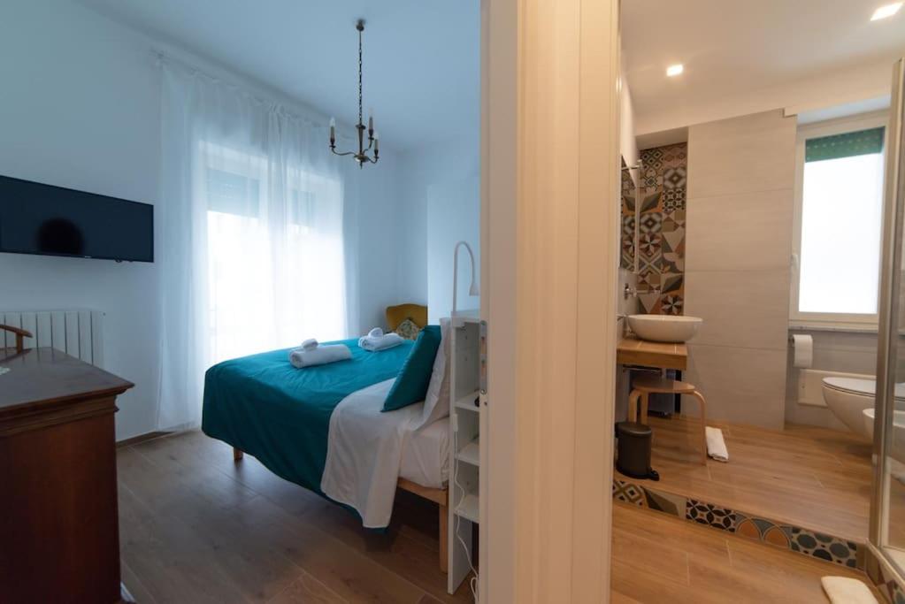 Riverside apartment with private parking