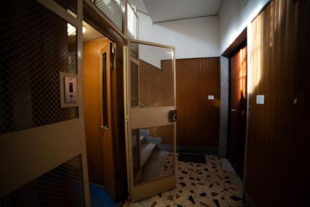 Riverside apartment with private parking