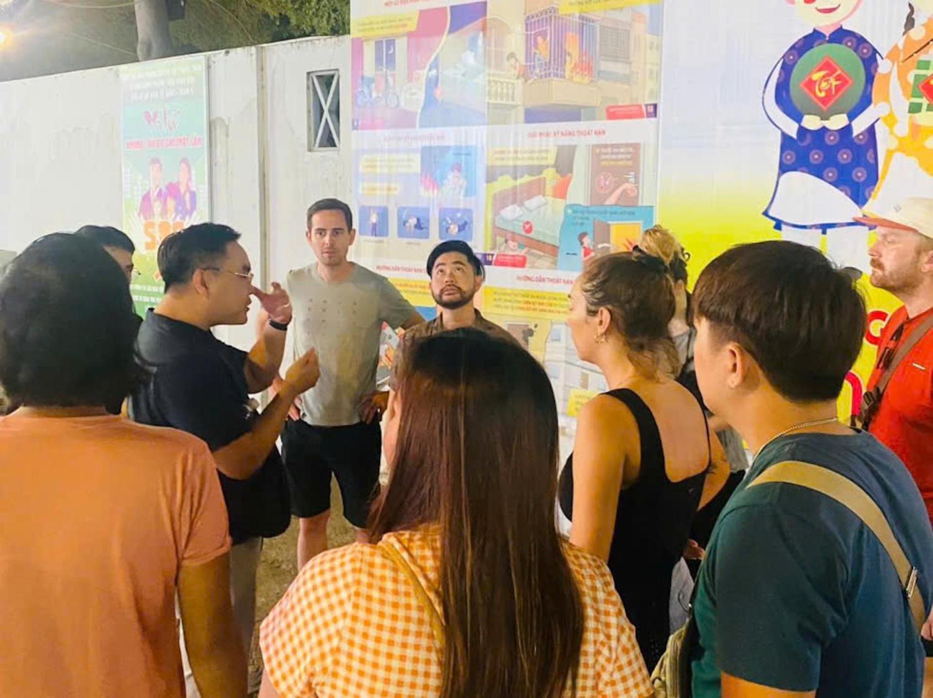 Saigon Authentic Alley Hostel - Local Vibes, City Tours, Cooking Dinner, Evening Streetfood, Free Menu Breakfast, Gym & Rooftop Billiards