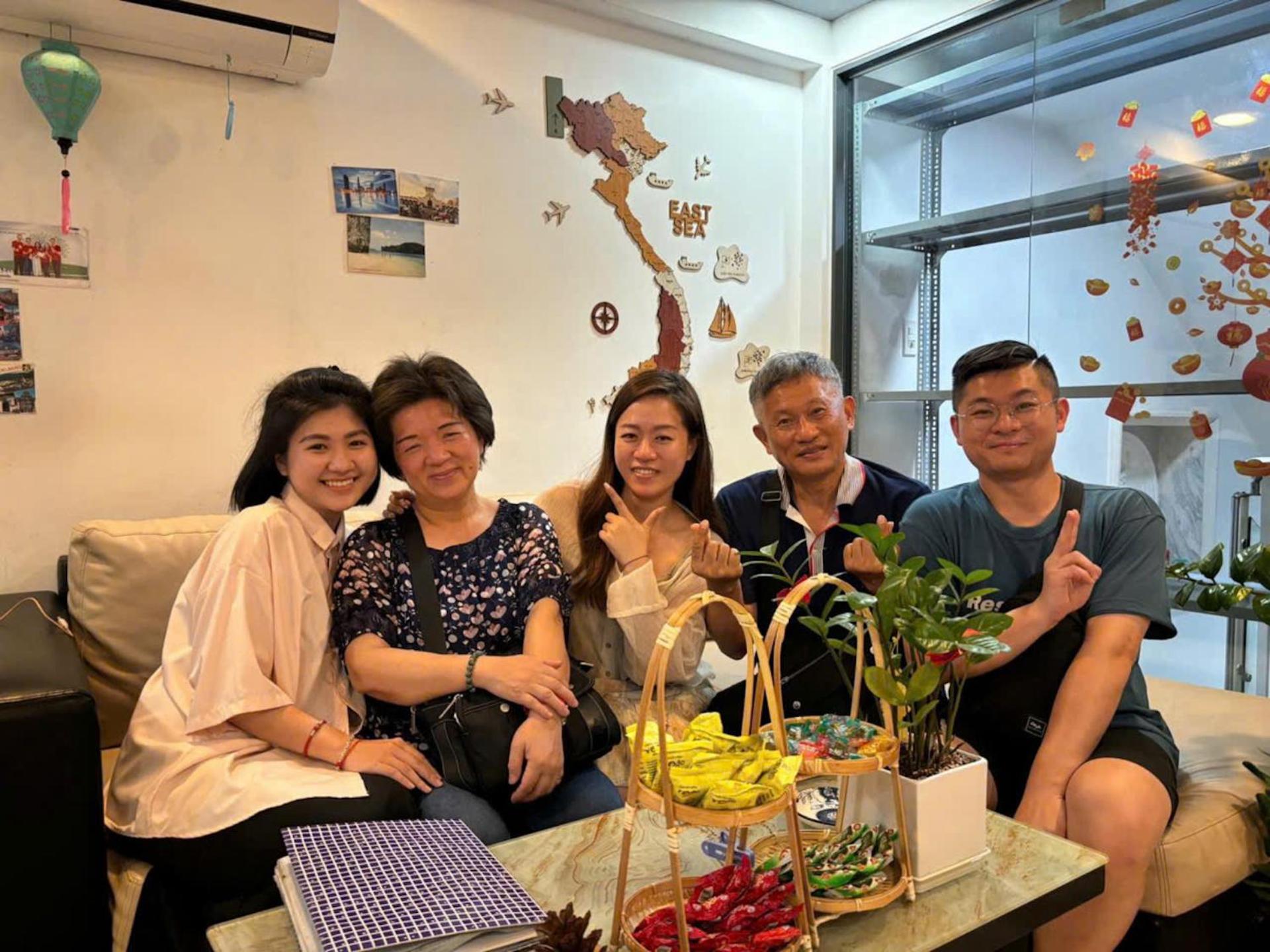Saigon Authentic Alley Hostel - Local Vibes, City Tours, Cooking Dinner, Evening Streetfood, Free Menu Breakfast, Gym & Rooftop Billiards