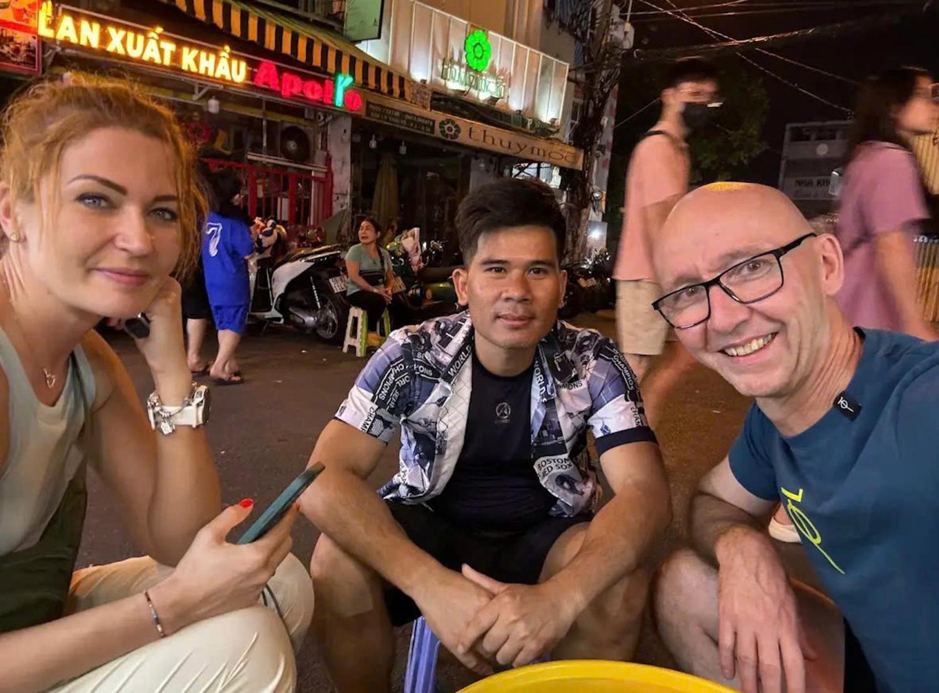 Saigon Authentic Alley Hostel - Local Vibes, City Tours, Cooking Dinner, Evening Streetfood, Free Menu Breakfast, Gym & Rooftop Billiards