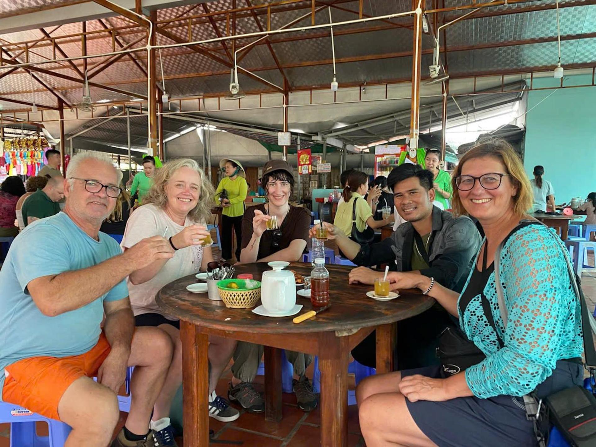 Saigon Authentic Alley Hostel - Local Vibes, City Tours, Cooking Dinner, Evening Streetfood, Free Menu Breakfast, Gym & Rooftop Billiards