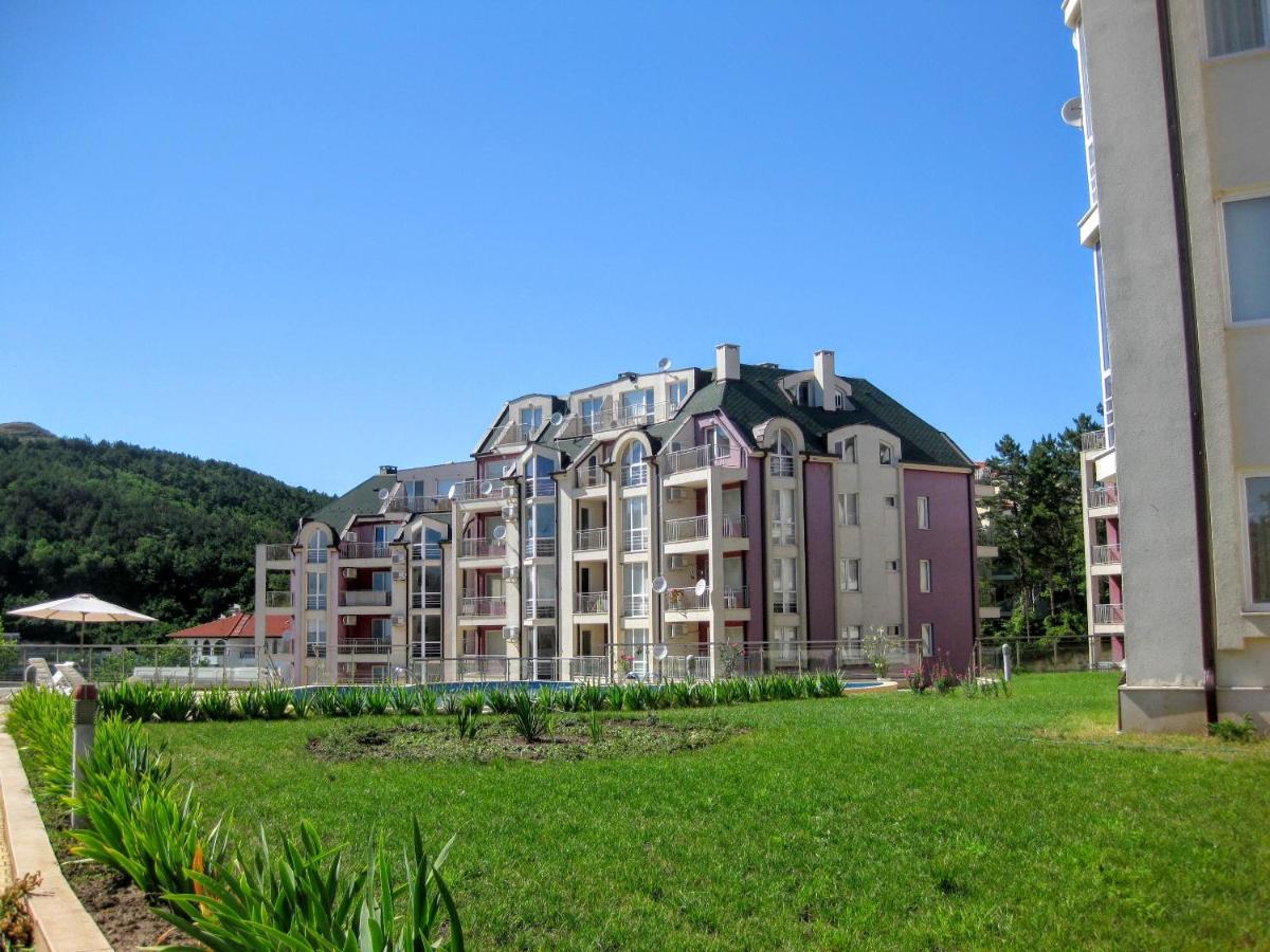 Photo 12