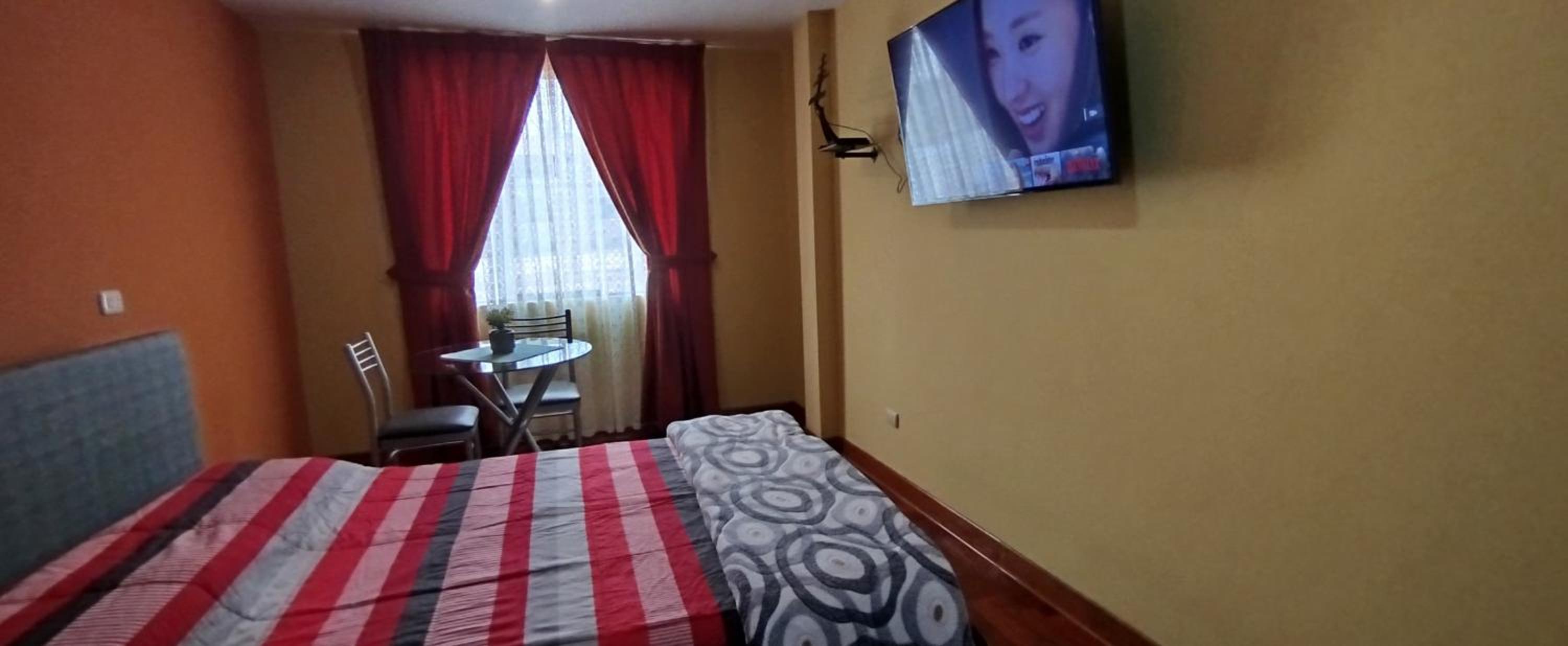 Habitación H3, TV y WIFI cerca a Barranco view 5