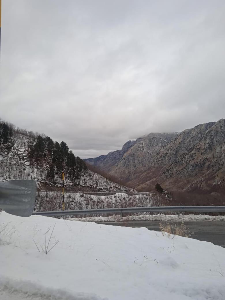Cabina Boge Albania photo 4