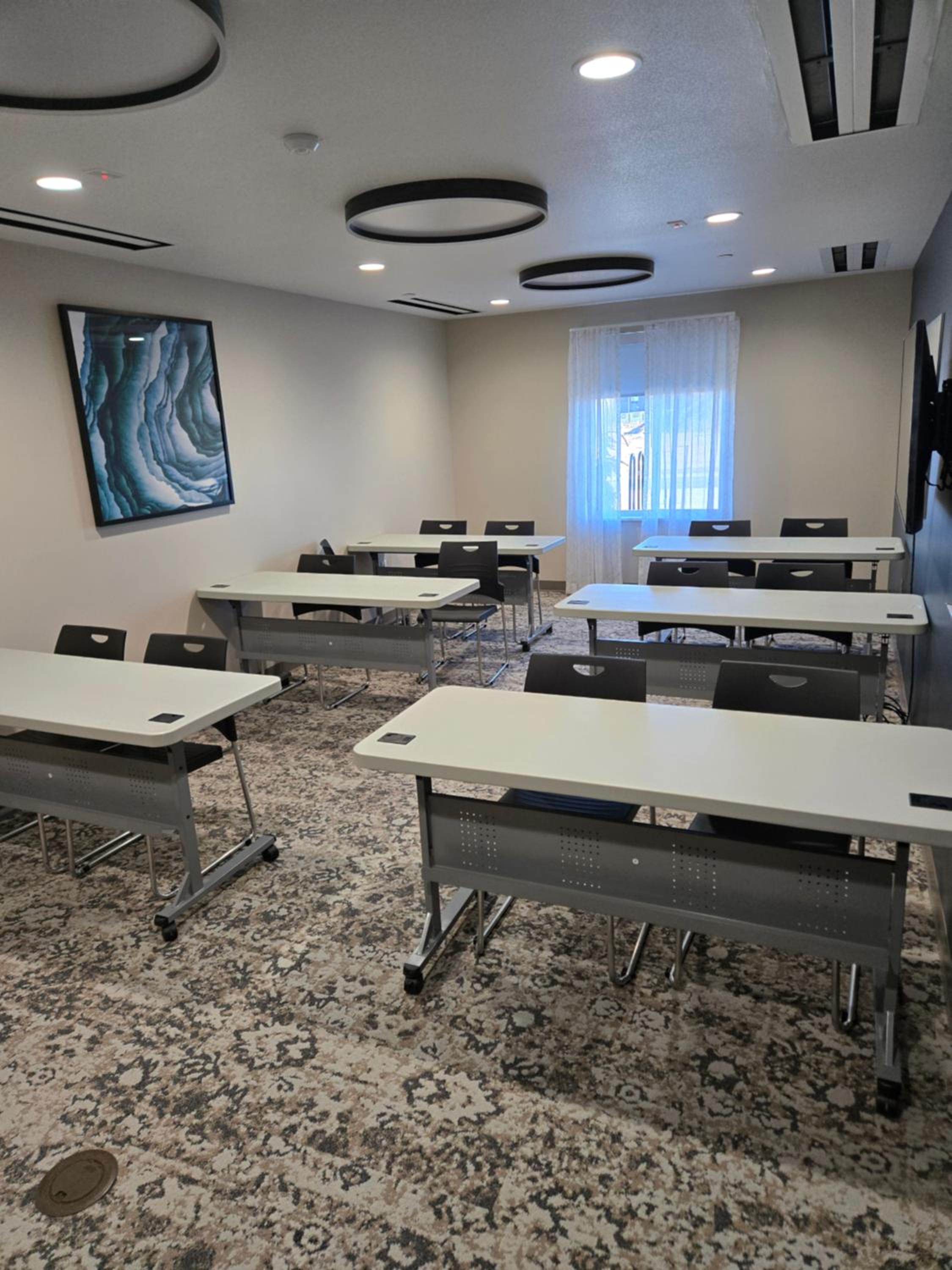 Hotel Everhome Suites Cheyenne - Image 1