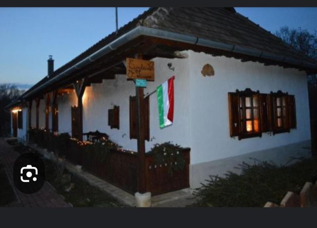 Cimbora Tanya Vendégház