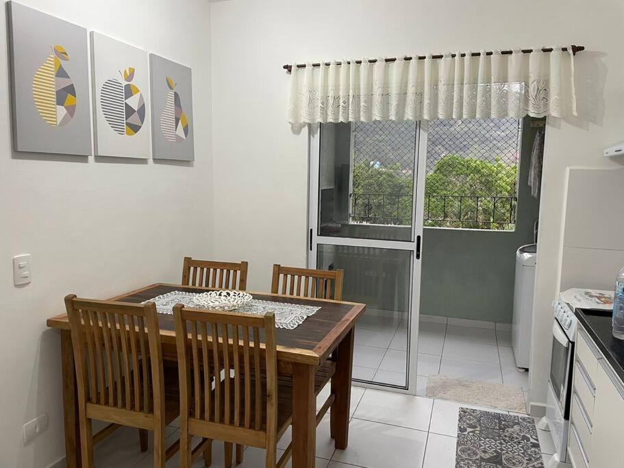 Apartamento em prédio familiar e próximo de várias praias