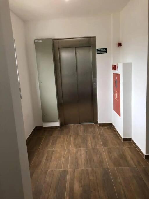 Apartamento em prédio familiar e próximo de várias praias