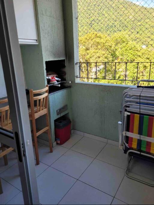 Apartamento em prédio familiar e próximo de várias praias