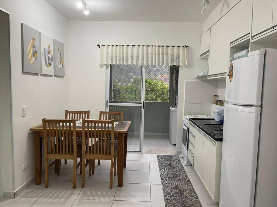Apartamento em prédio familiar e próximo de várias praias