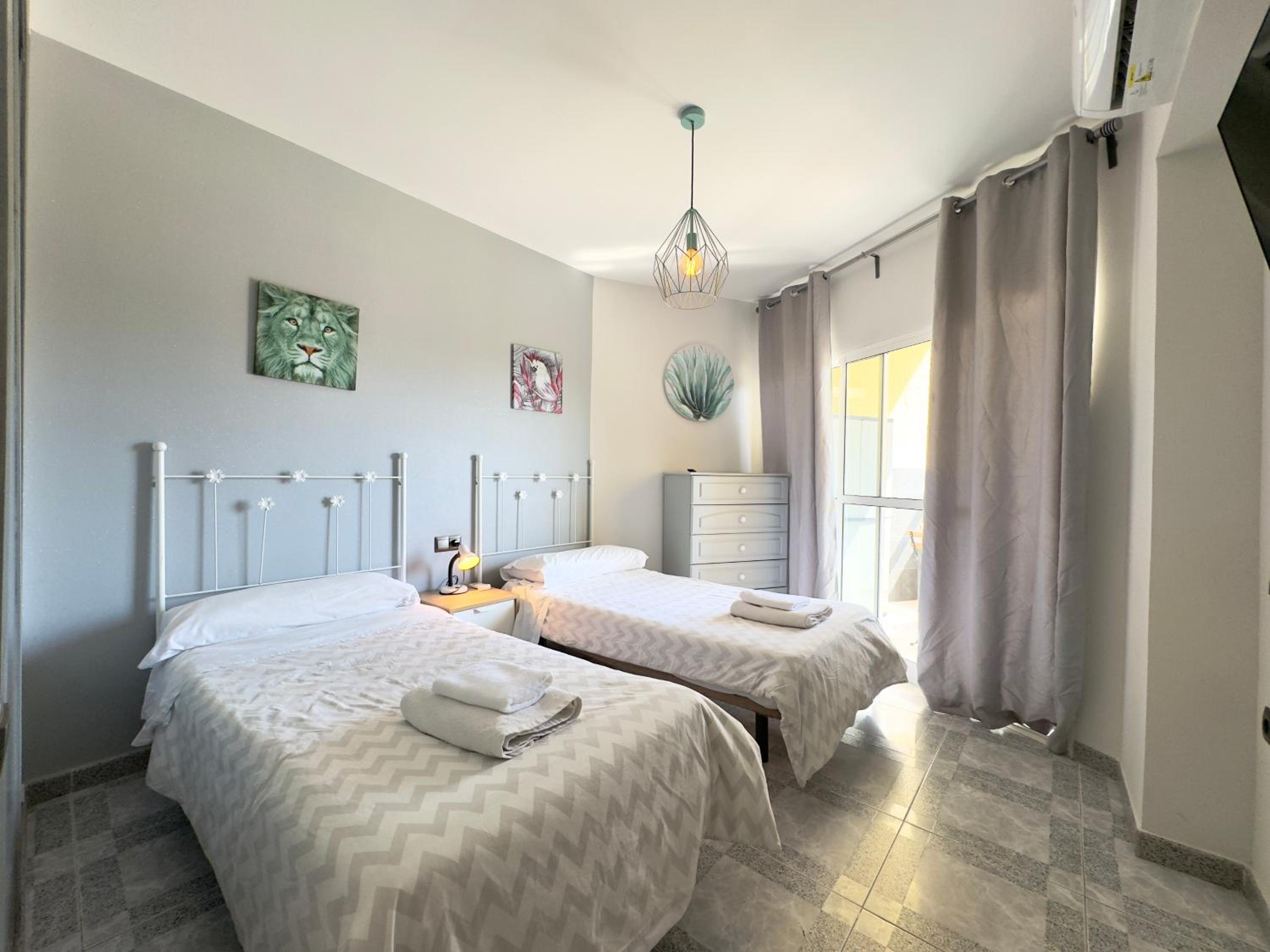 Apartamento vistas al mar junto Puerto Marina