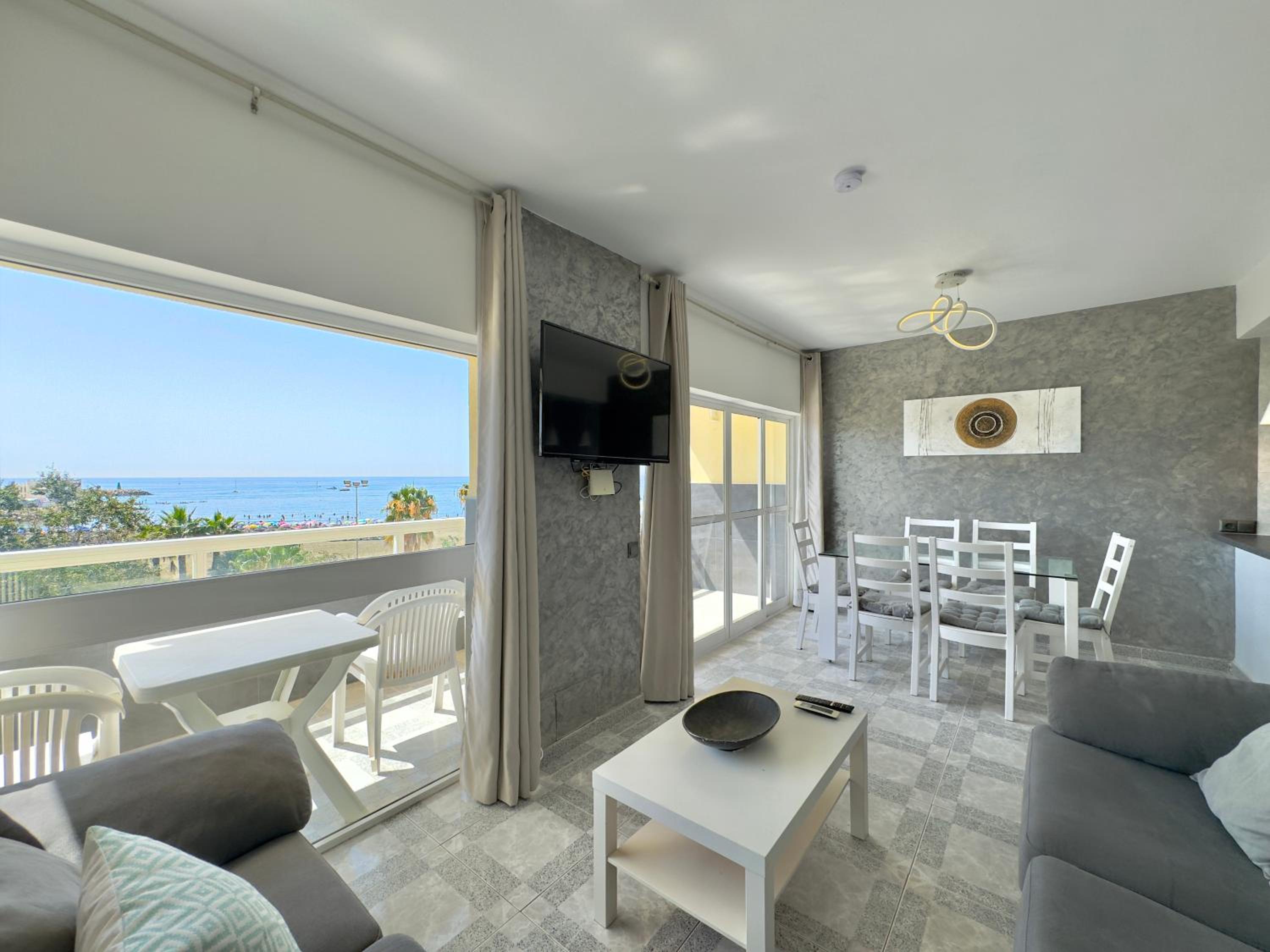 Apartamento vistas al mar junto Puerto Marina