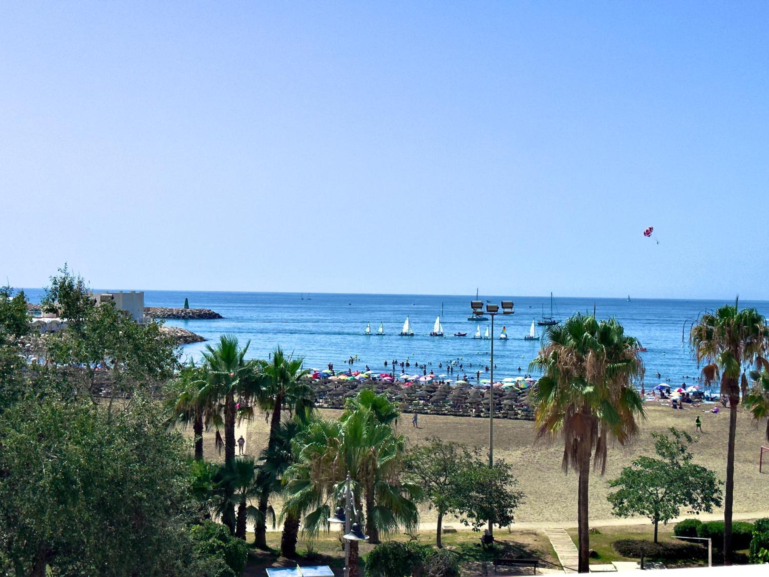 Apartamento vistas al mar junto Puerto Marina