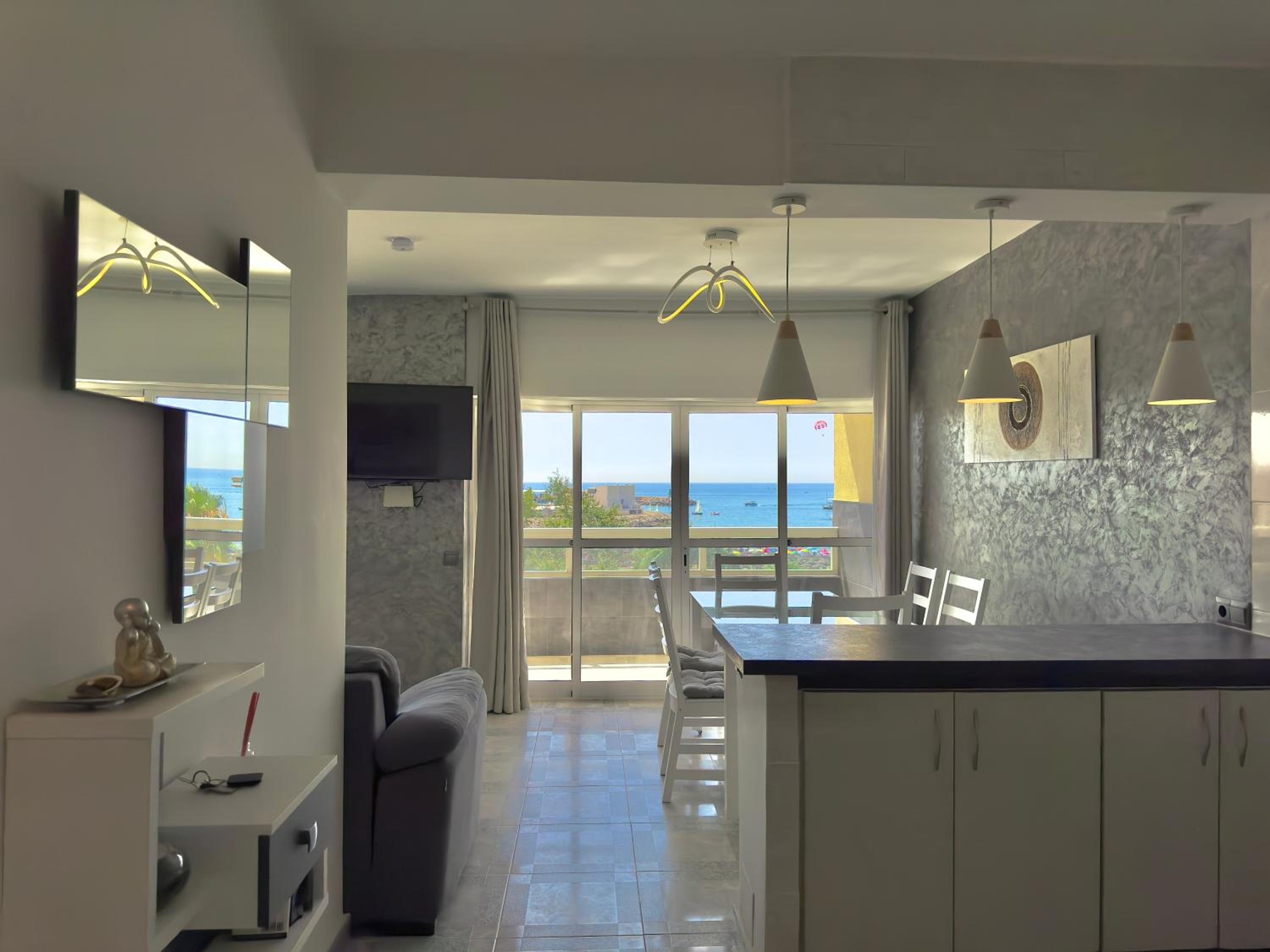 Apartamento vistas al mar junto Puerto Marina