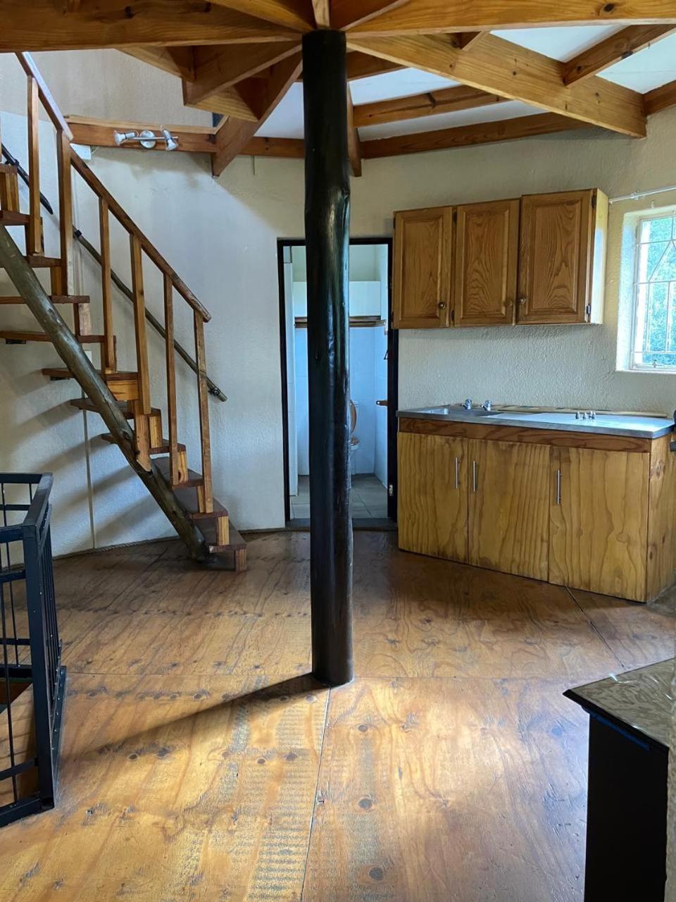 Cave View Cottages - Silo cottage view 5