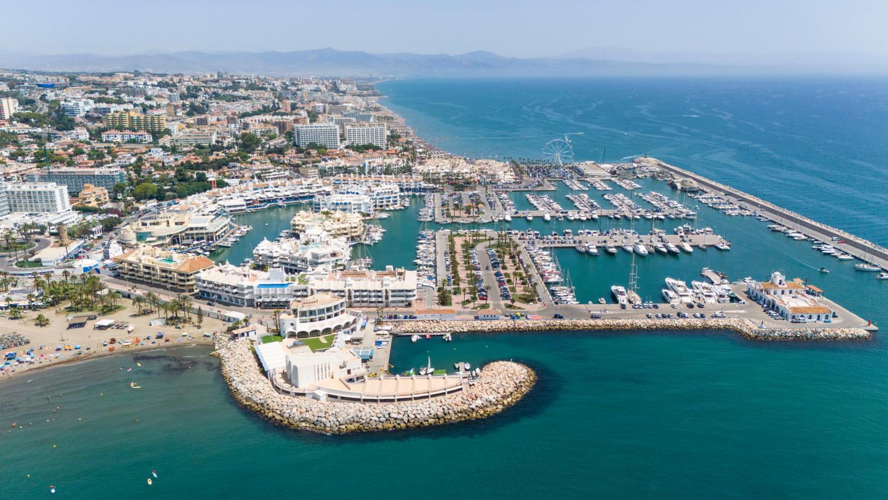 Apartamento vistas al mar junto Puerto Marina