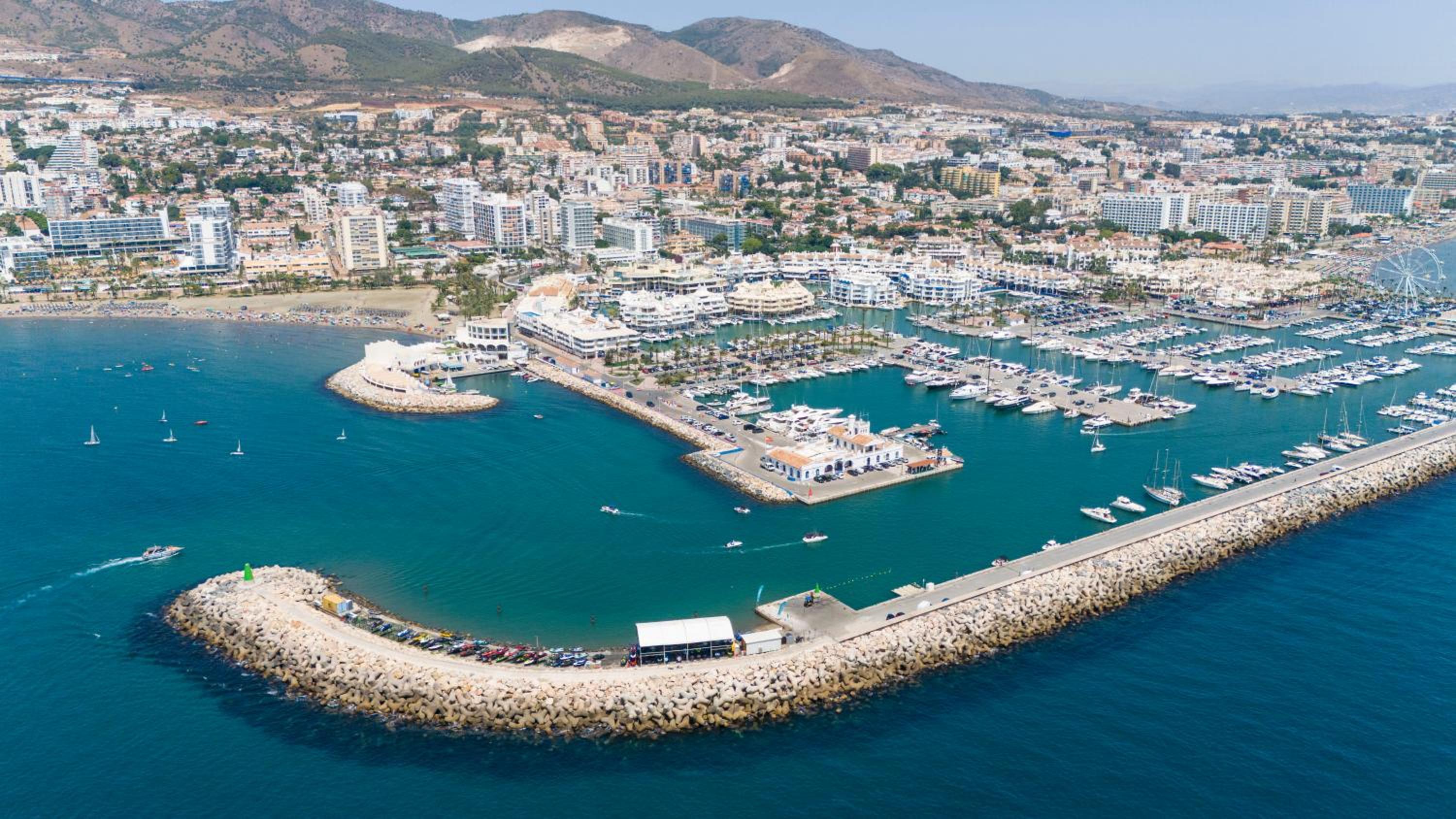 Apartamento vistas al mar junto Puerto Marina