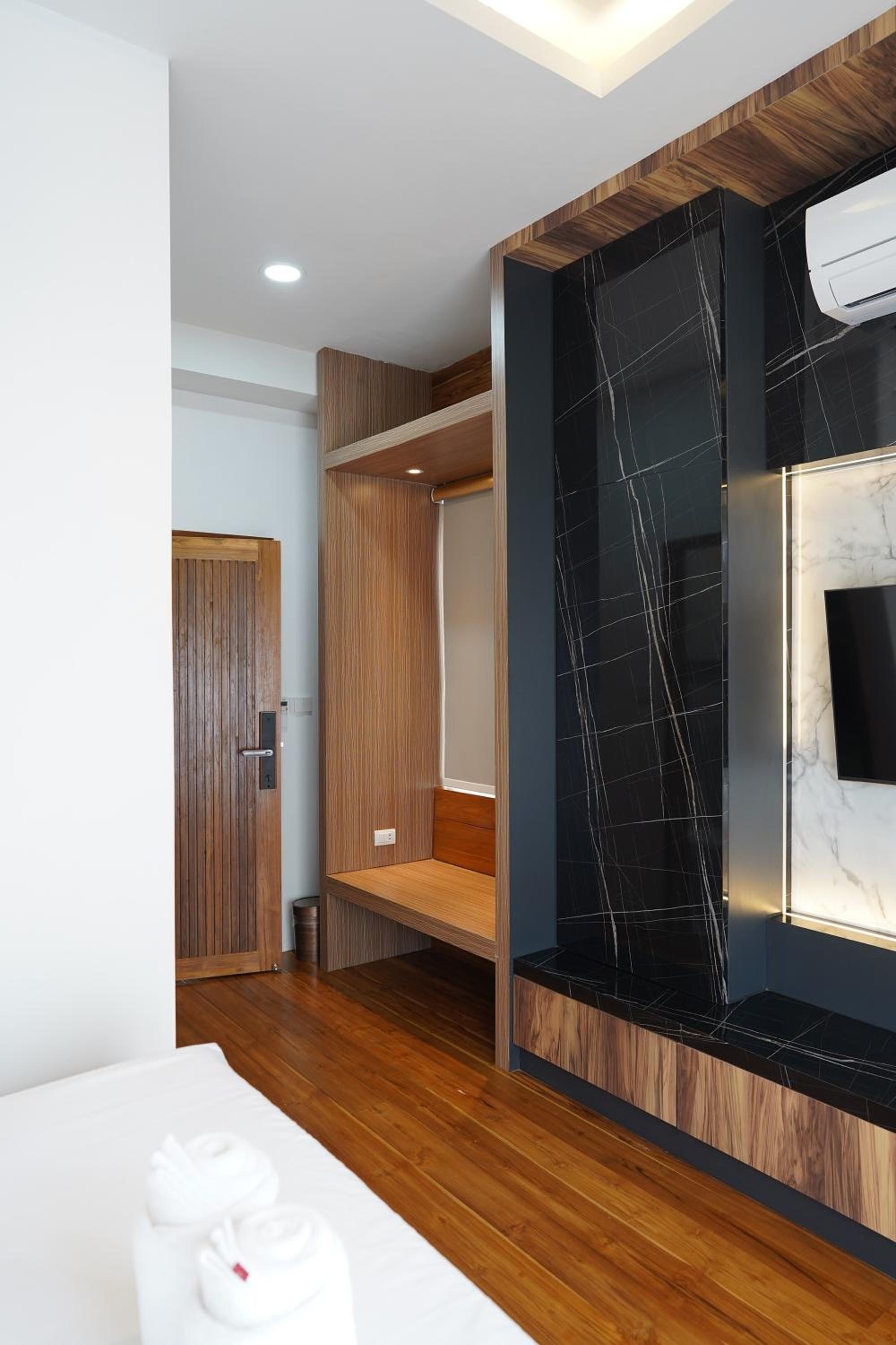 Ashi Poshtel