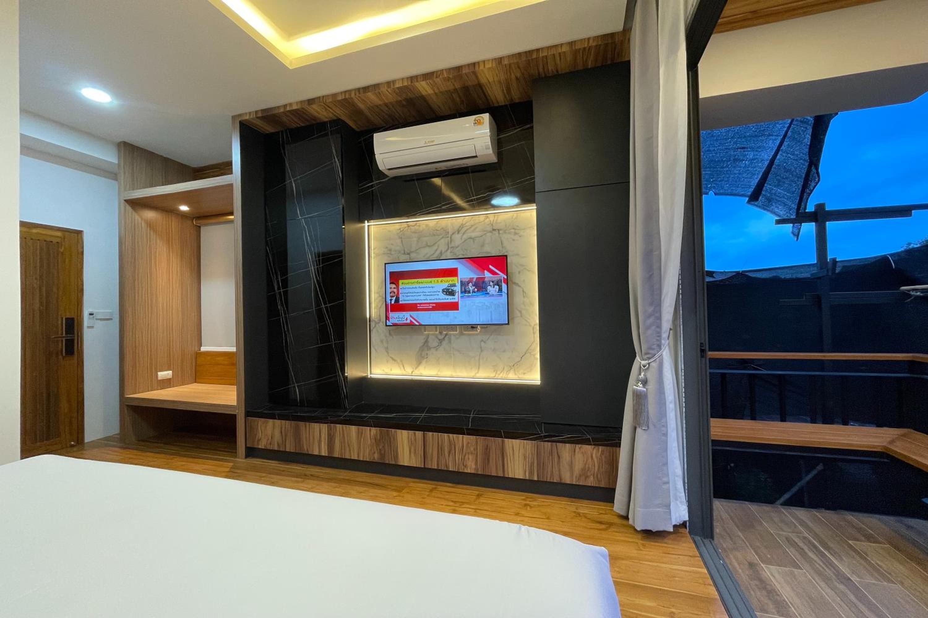 Ashi Poshtel