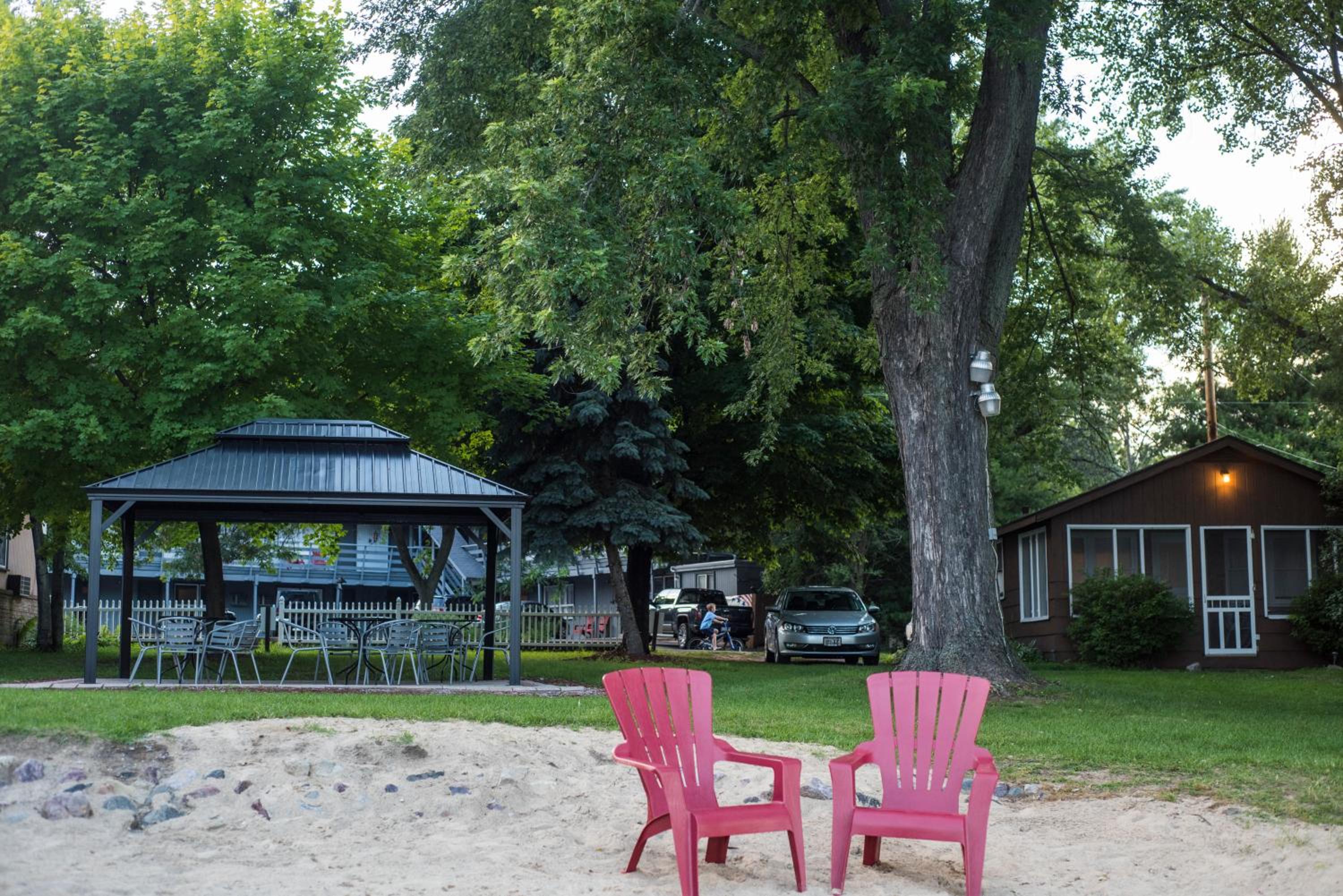 Delton Oaks Resort Motel
