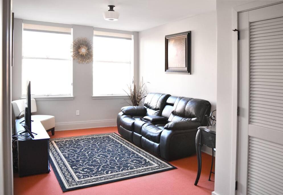 Aurora Vacations - Downtown Aurora River Facing Gem - Property Image 17