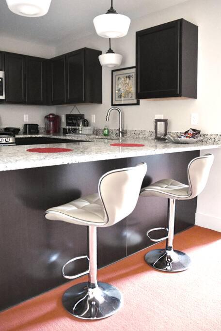 Aurora Vacations - Downtown Aurora River Facing Gem - Property Image 12