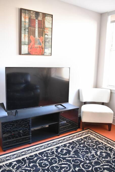 Aurora Vacations - Downtown Aurora River Facing Gem - Property Image 7