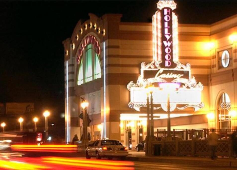 Aurora Vacations - Downtown Aurora River Facing Gem - Property Image 6