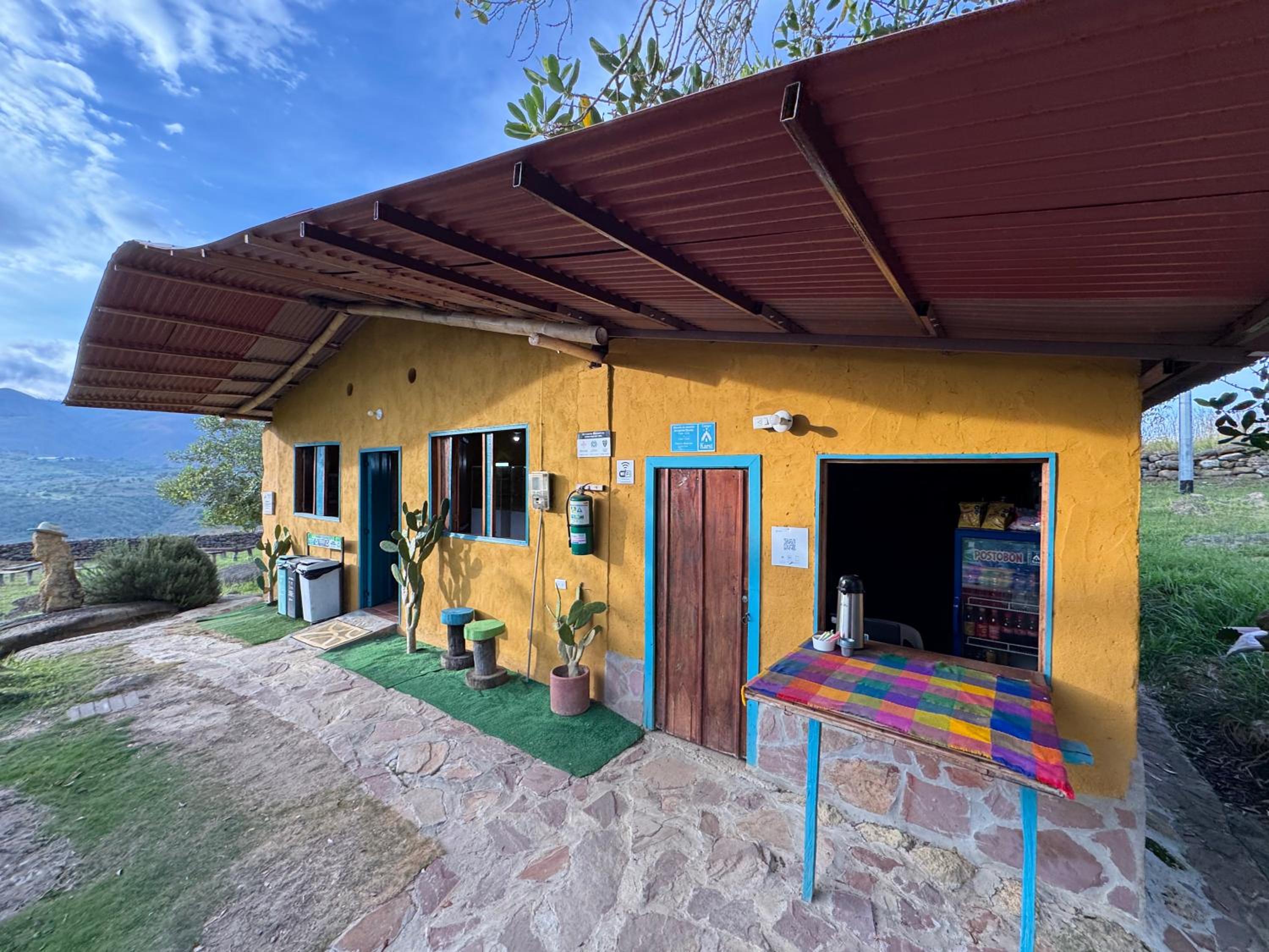 Campo Karst, Hospedaje y Campamento de montaña