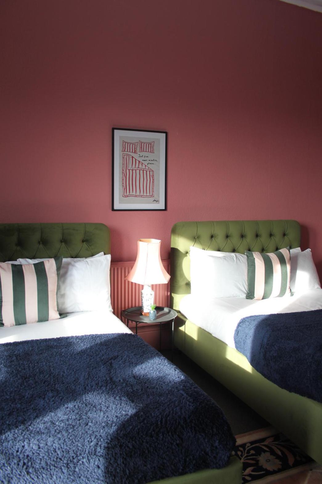 Hen and Stag Pad, Large Group Accom Digbeth Sleeps 24 view 5