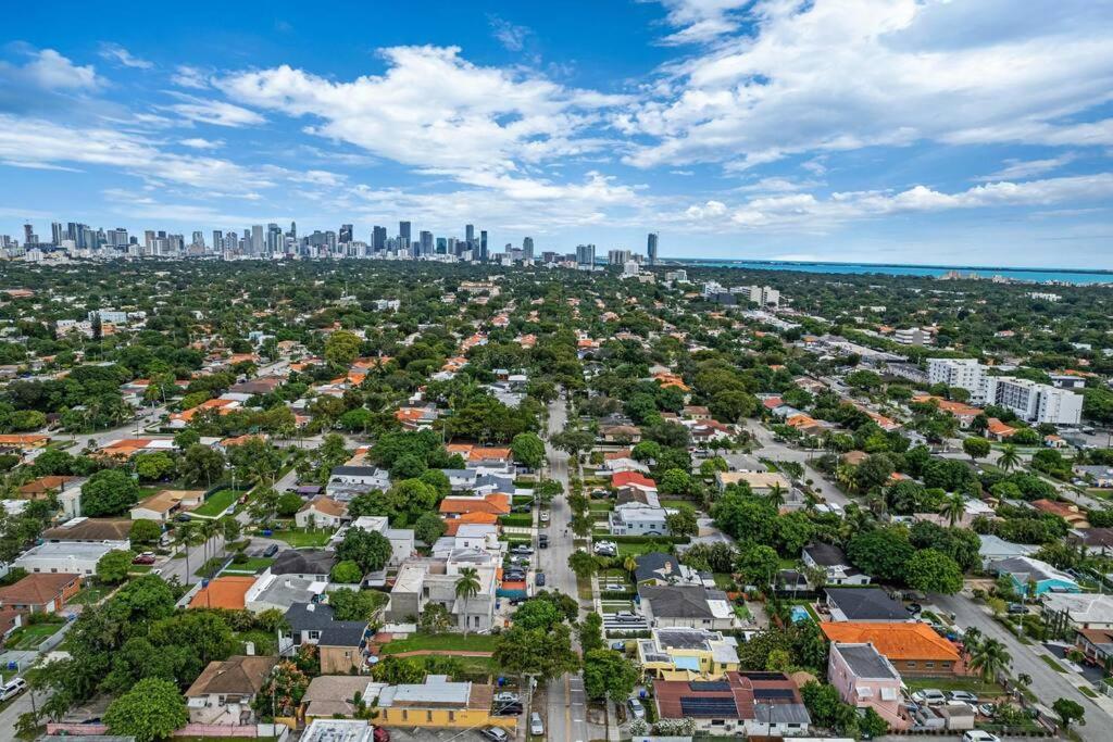 Modern 2 bedroom house in coral way