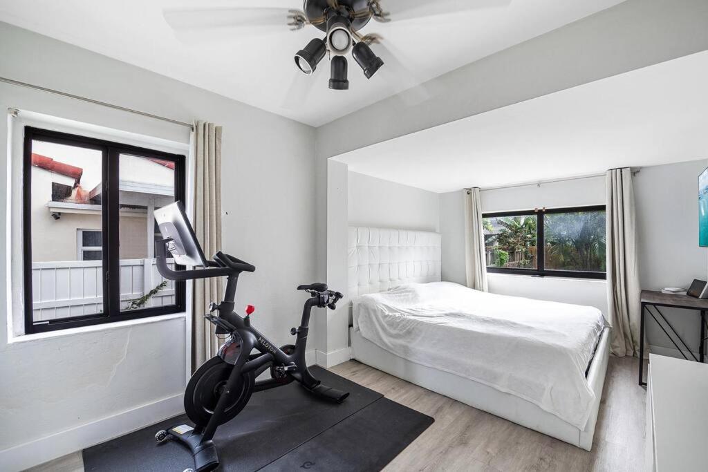 Modern 2 bedroom house in coral way
