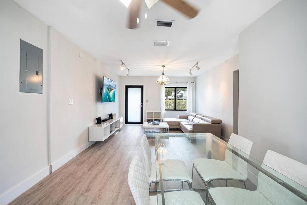 Modern 2 bedroom house in coral way