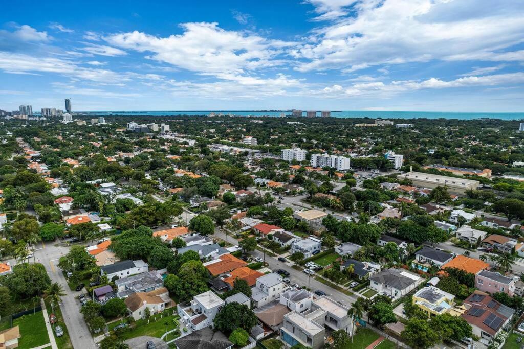 Modern 2 bedroom house in coral way
