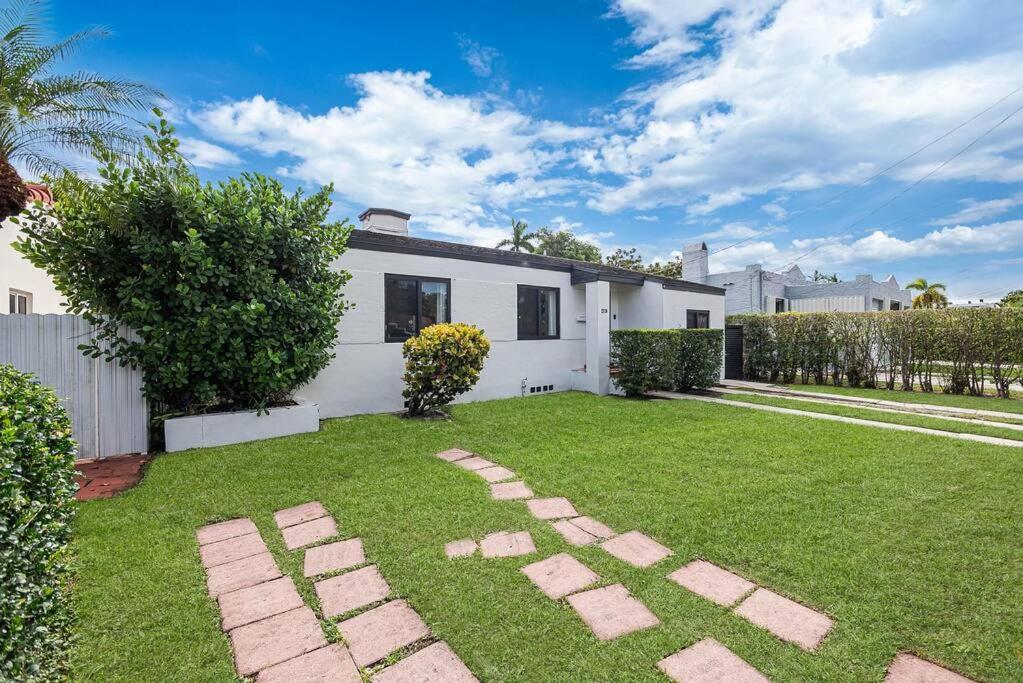 Modern 2 bedroom house in coral way