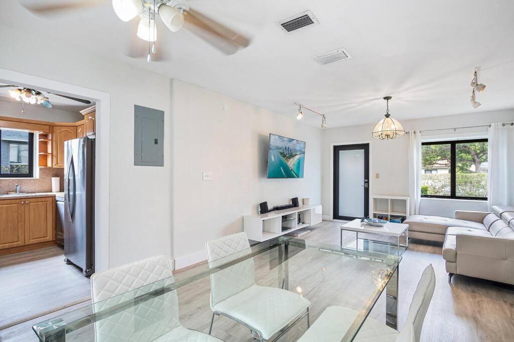 Modern 2 bedroom house in coral way