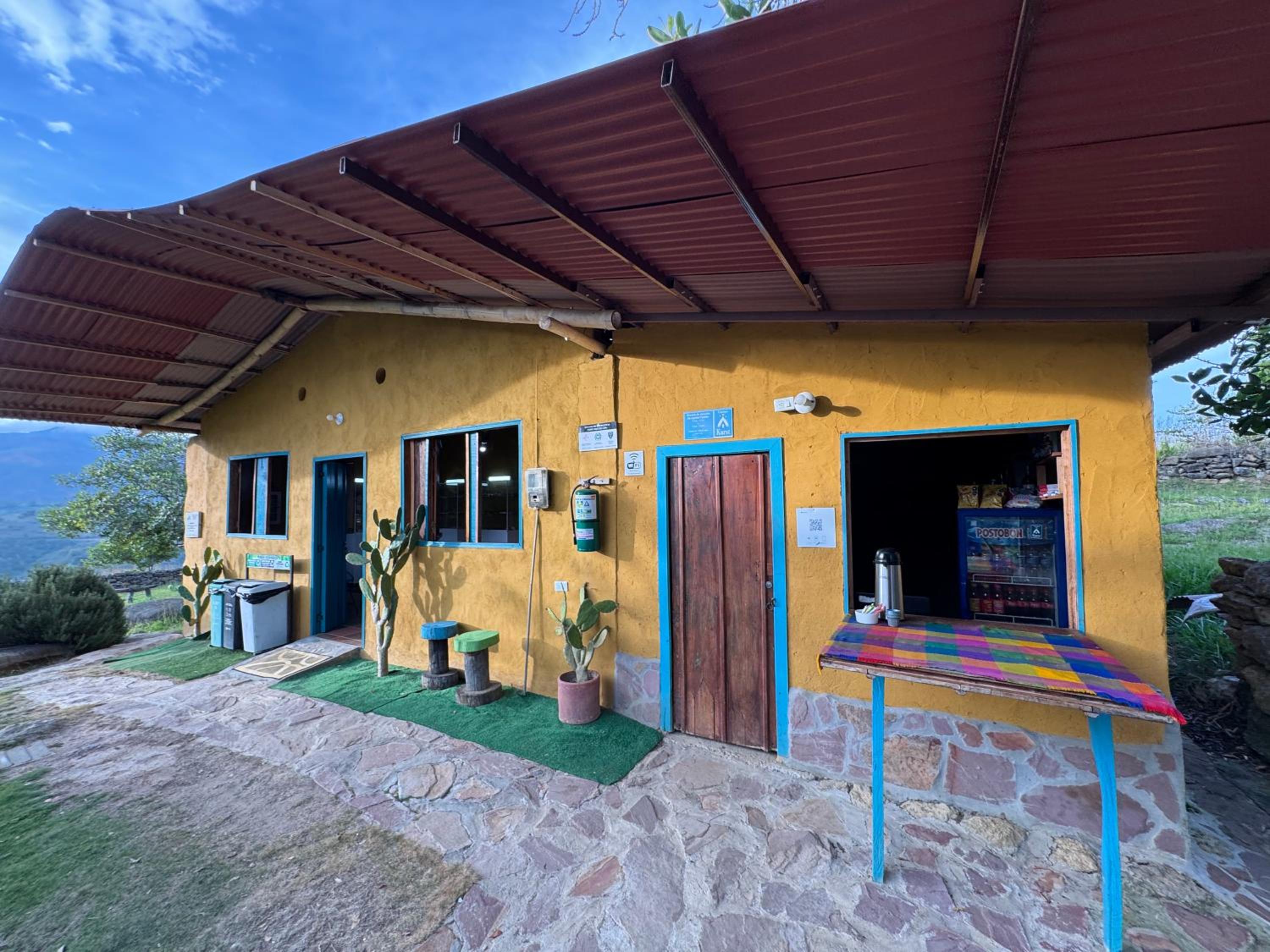 Campo Karst, Hospedaje y Campamento de montaña