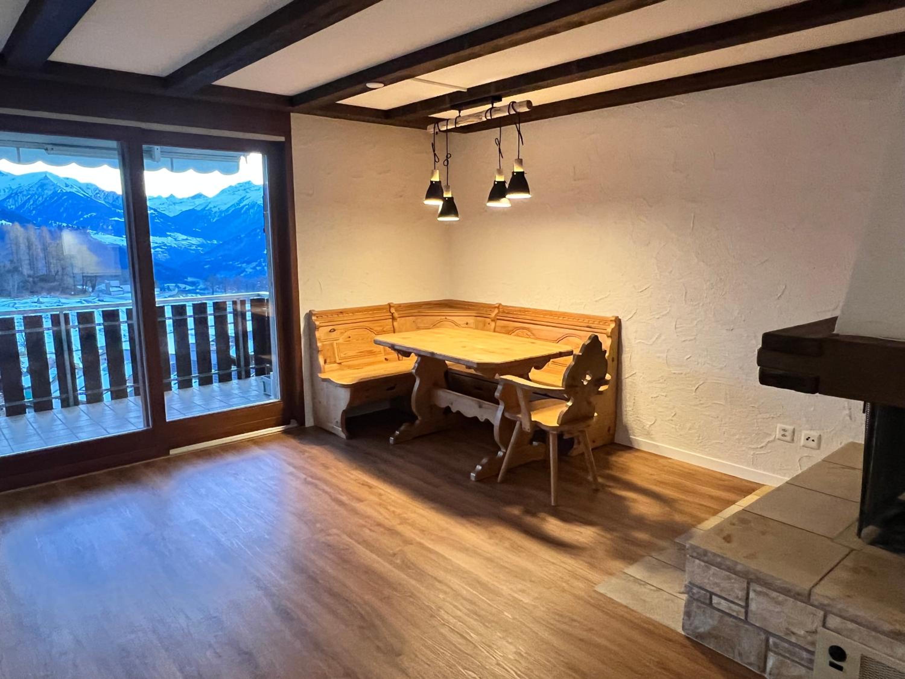 Neu-renovierte - Nov 24 - 2,5 Zi Wohnung mit Traum-Aussicht